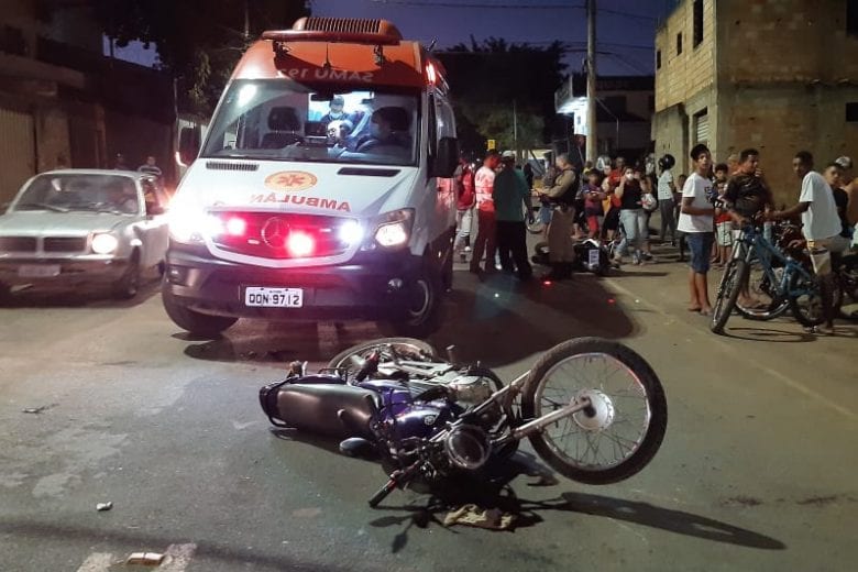 Colisão frontal entre motos deixa três feridos em Itabira