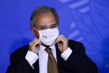 Guedes diz que Brasil “volta aos trilhos” com criação de empregos