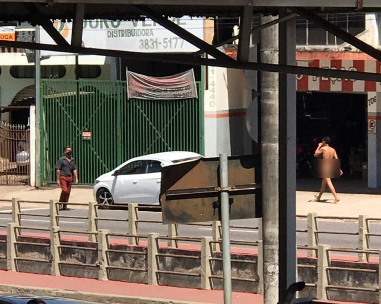 Homem é flagrado andando pelado pelo centro de Itabira