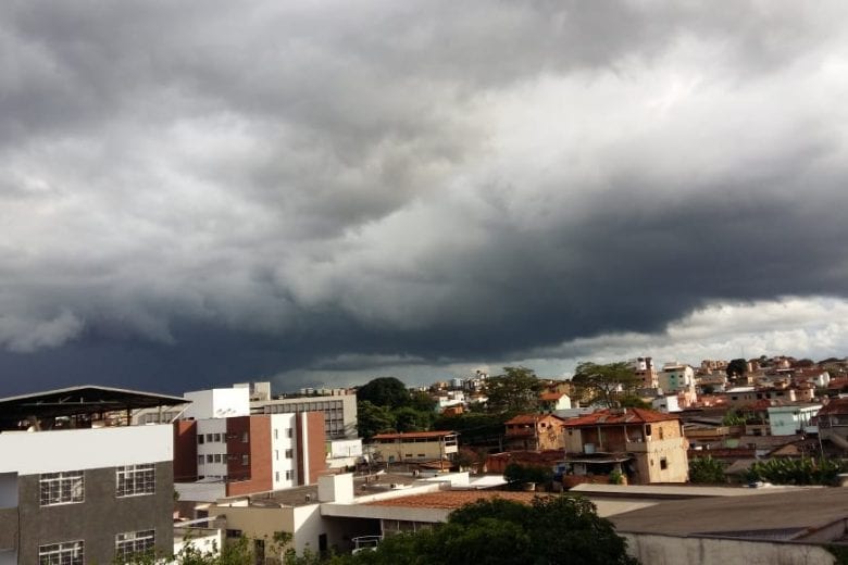 “Ahh, fazer piadinha na previsão do tempo é feio”. Olha eu sendo horroroso aí então