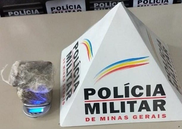 Polícia Militar prende suspeito de tráfico de drogas que estava ameaçando os pais em Monlevade