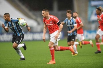 Com gols de Pepê e Galhardo, Grêmio e Internacional empatam em clássico na Arena