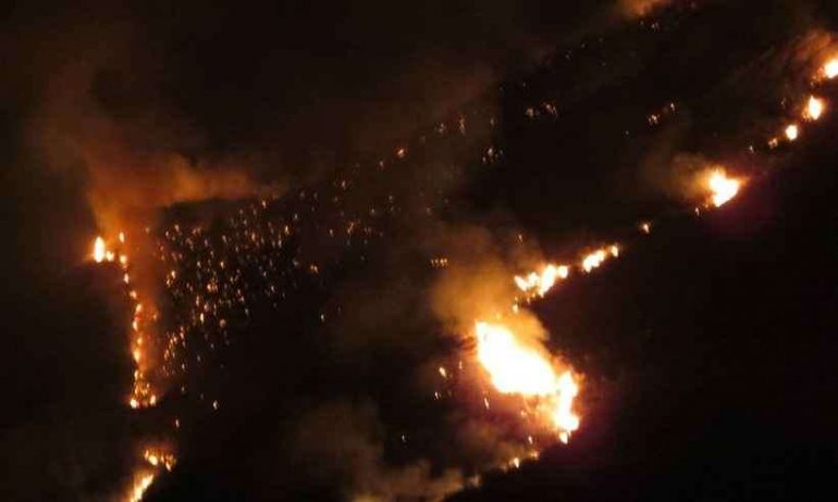 Ouro Preto: Incêndio no Parque Estadual do Itacolomi ganha grandes proporções