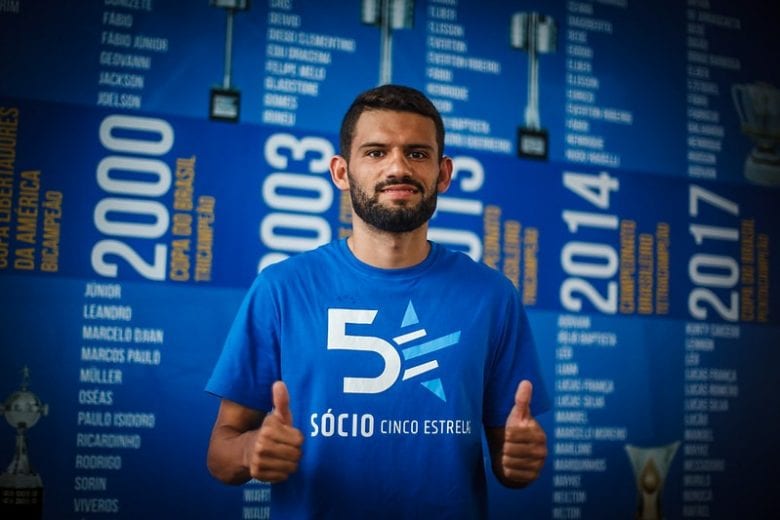 Cruzeiro decide reintegrar volante Jadson ao elenco para sequência da Série B