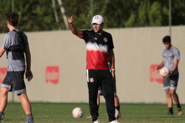 Técnico do Santa Cruz crê em jogo muito difícil ante Paysandu e coloca adversário entre mais qualificados da Série C