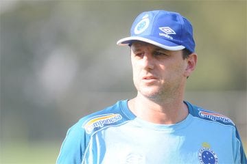 Rogério Ceni relembra clima de vestiário do Cruzeiro, critica ex-dirigente e elogia o clube: ‘Tradicionalíssimo’