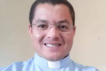 Padre é assassinado e tem o corpo parcialmente queimado em Minas