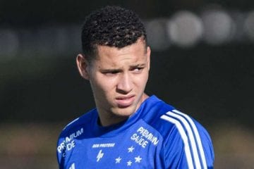 Estiramentos na coxa e no joelho: Cruzeiro divulga situações clínicas de Arthur Caíke e Matheus Pereira