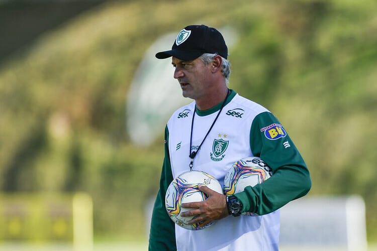 Lisca, do América, fala sobre negativa ao Cruzeiro, mas ressalta vontade de trabalhar no clube: ‘Tudo tem seu momento’