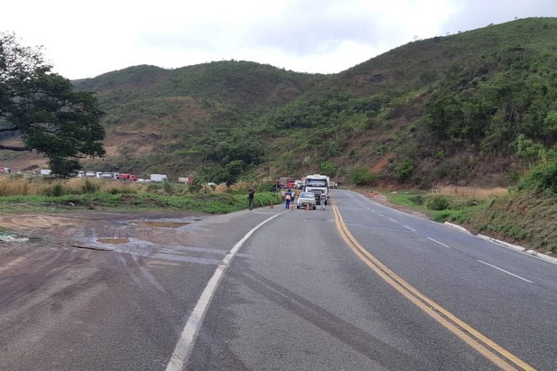 BR-381 é interditada para remoção de viga de concreto em Caeté