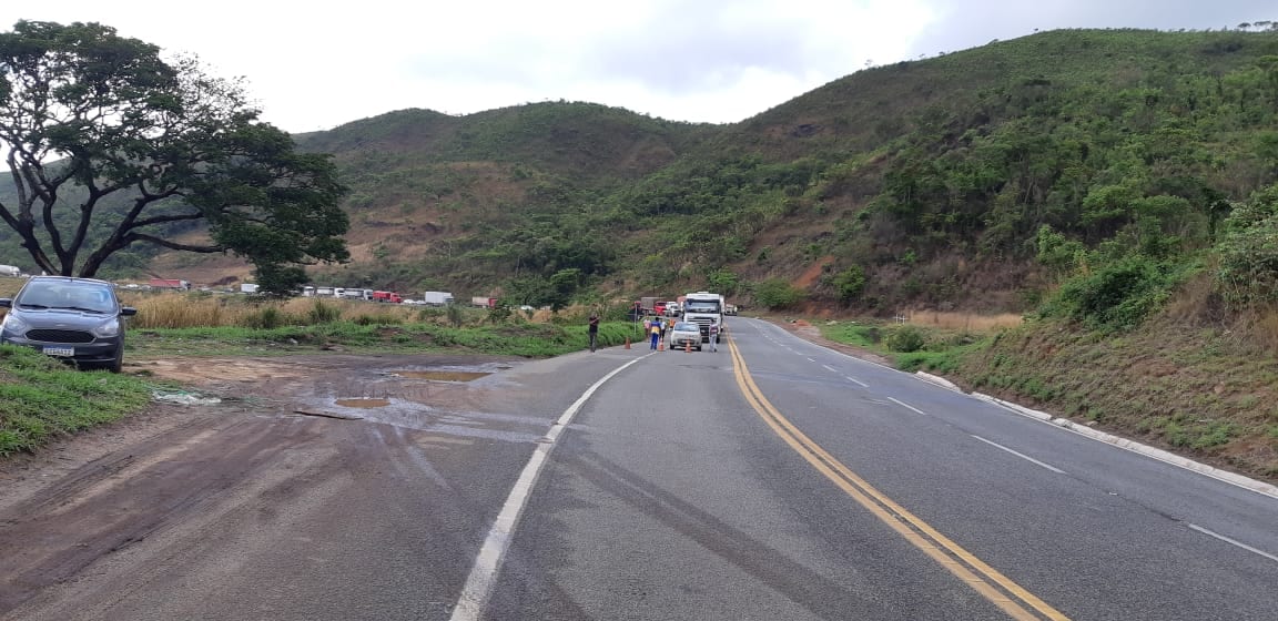 BR-381 é interditada para remoção de viga de concreto em Caeté