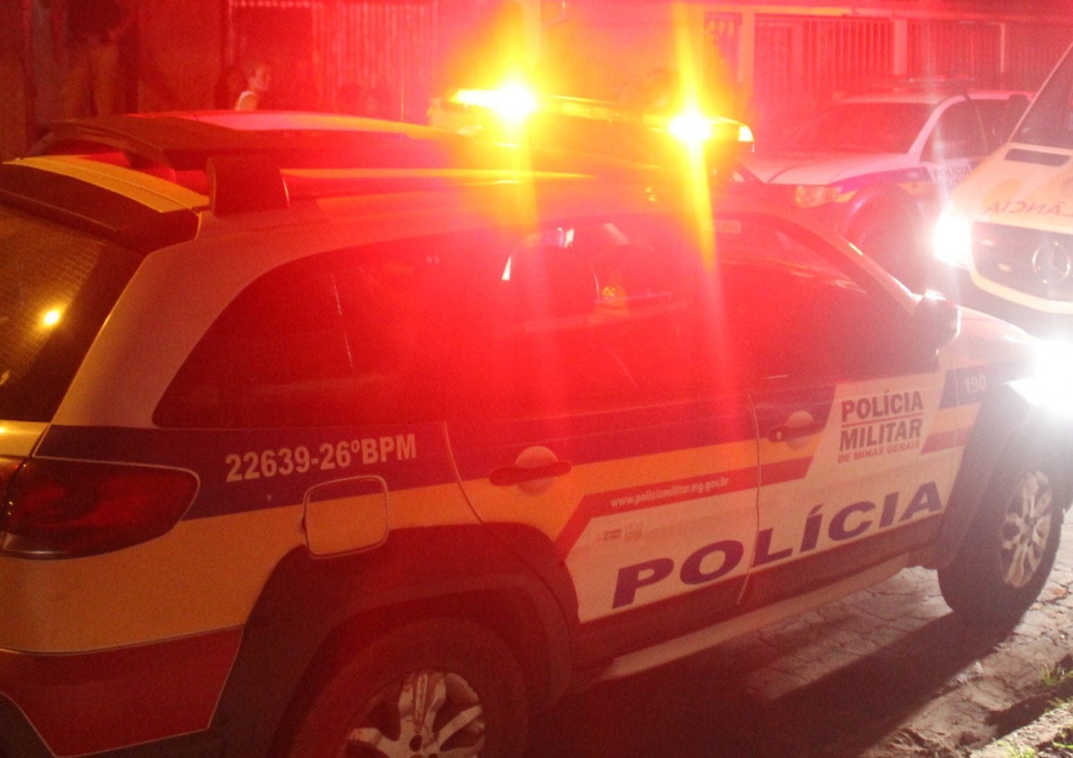 Homem atira contra residência e ameaça mulher no Gabiroba