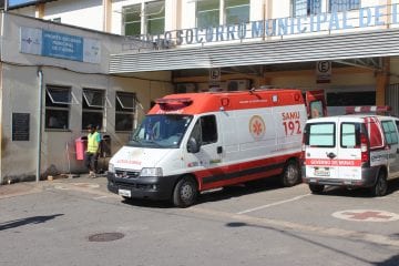Motociclista fica ferido em colisão com carro no trevo da Mina Conceição