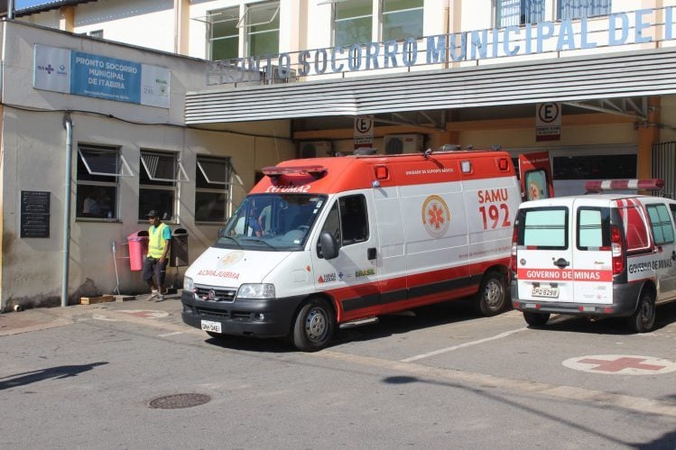 Motociclista fica ferido em colisão com carro no trevo da Mina Conceição