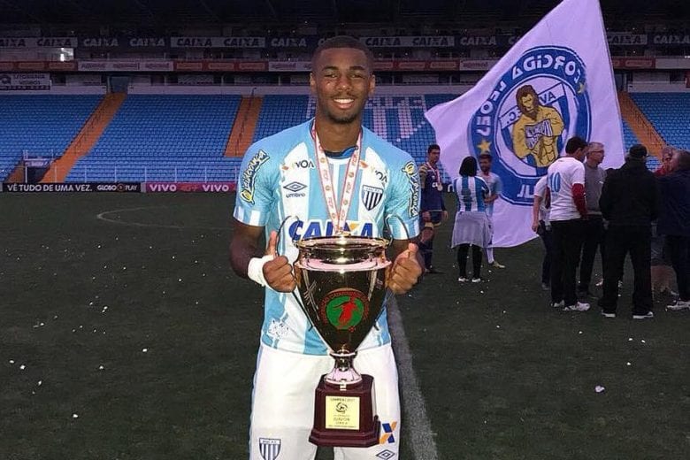 Em fase artilheira, itabirano Jô marca gol contra o Corinthians