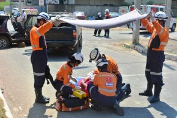 Sevor realiza simulado com colisão de carros em Monlevade