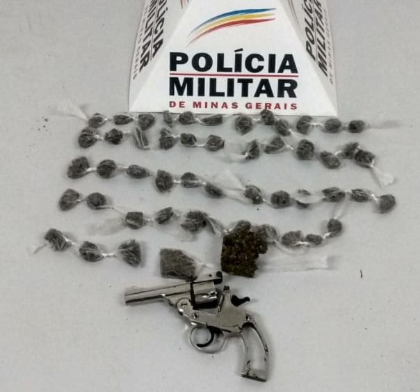 PM apreende adolescente armado transportando droga no Fênix