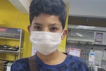 Menino de 11 anos vende chup-chup para ajudar no tratamento do avô