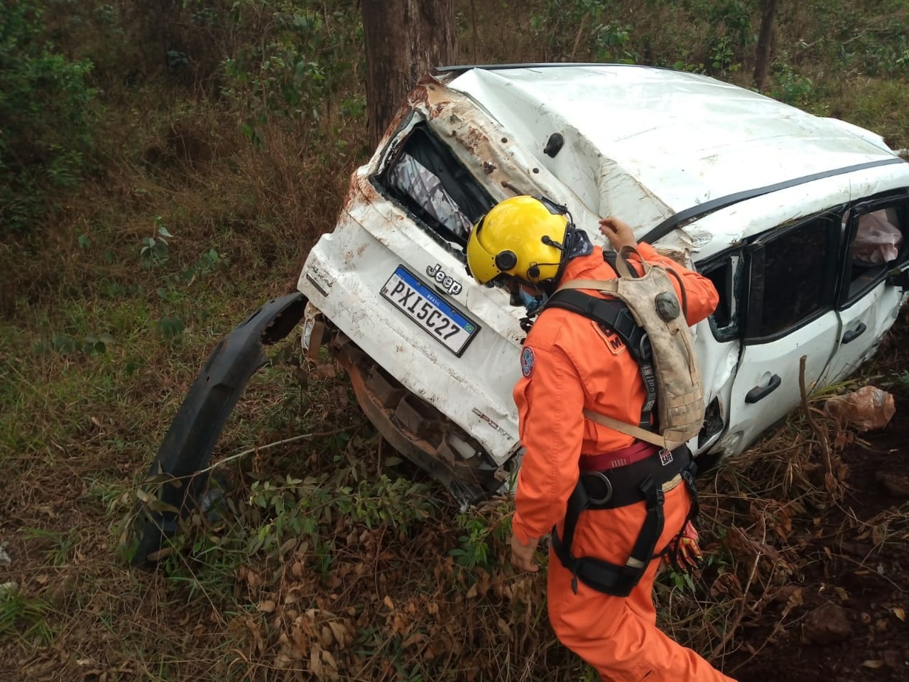 Motorista é socorrido em estado grave após acidente na BR-040