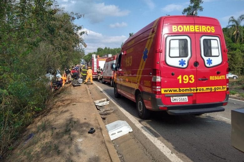 Carro forte capota e vigilante morre em Divinópolis