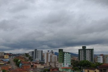 Semana começa com tempo frio e chuva em Itabira