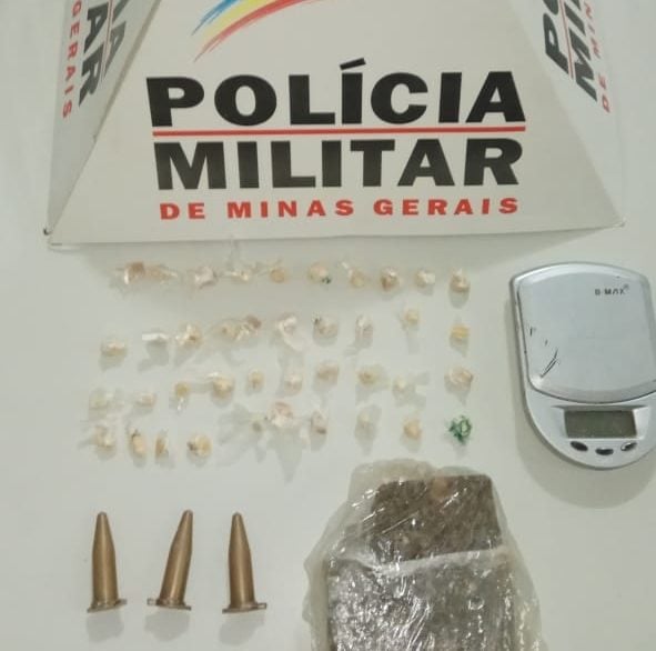 Militares apreendem cocaína, crack e maconha no Gabiroba