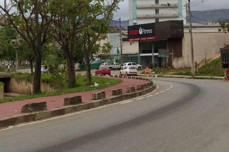 Óleo na pista causa acidente com motociclista no bairro Praia