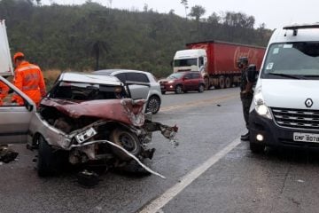 Vítima de acidente é socorrida em estado grave na BR-381 em Caeté