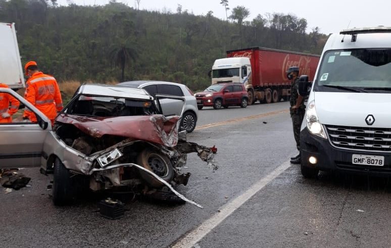 Vítima de acidente é socorrida em estado grave na BR-381 em Caeté