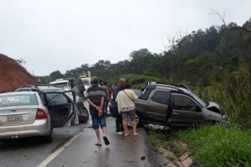 Acidente na BR-381: colisão com três veículos deixa cinco feridos