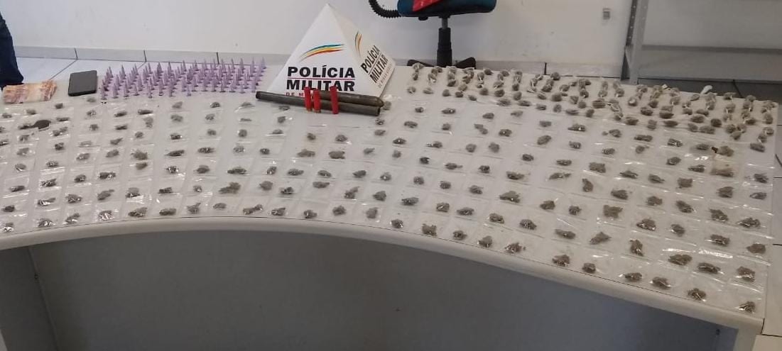 Um homem é preso e um adolescente detido por posse ilegal de arma em Itabira