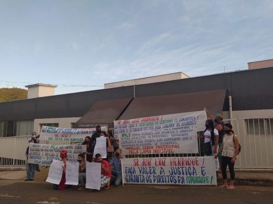 Moradores do Socorro realizam vigília no Fórum em Barão de Cocais