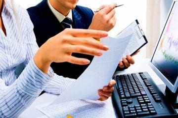 Empresa do ramo alimentício contrata estagiária de administração