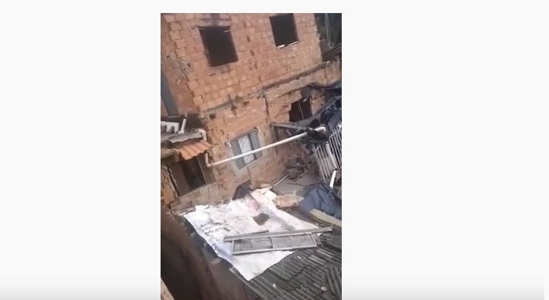 Casa desaba e atinge outras três em Belo Horizonte