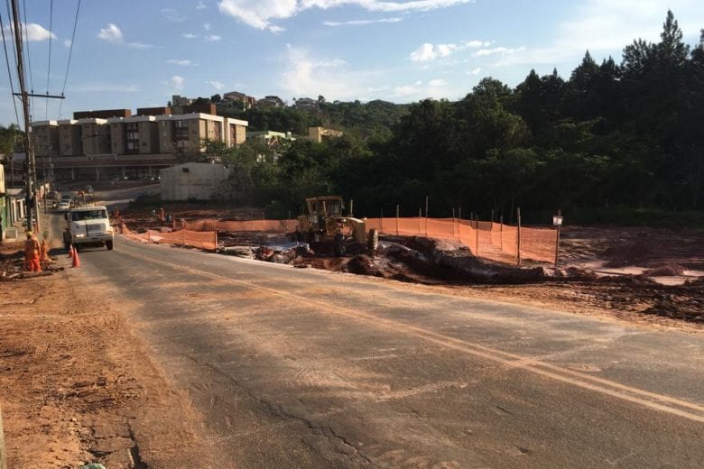 Construção de rotatória altera tráfego no bairro Hamilton