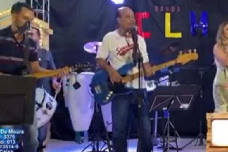 Músico morre durante live e choca telespectadores; Veja vídeo!