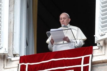 Papa condena ataque “selvagem” a uma igreja na França