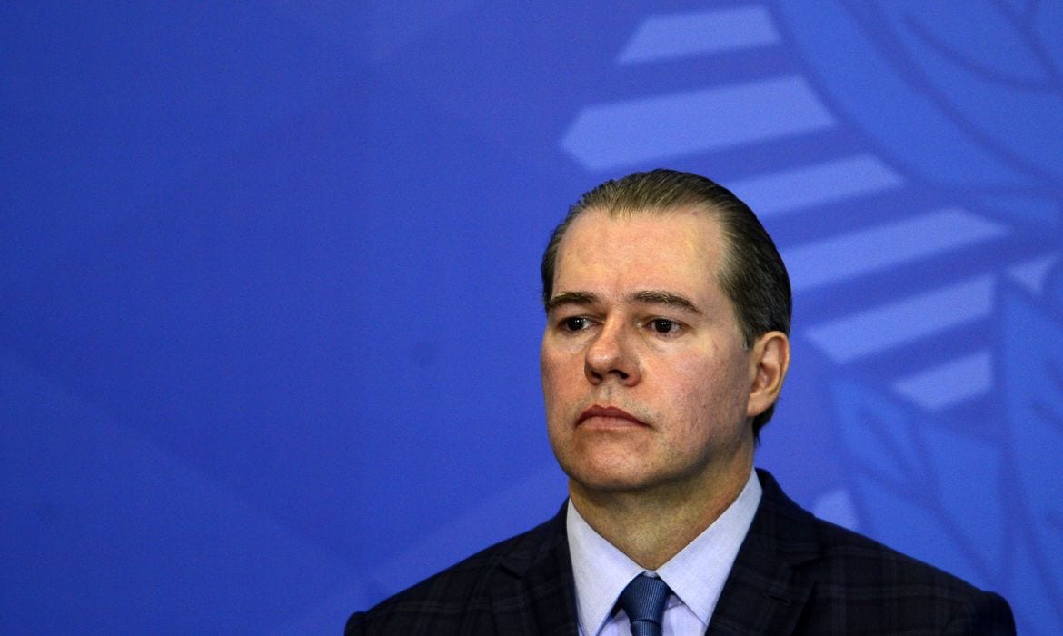 Ministro Dias Toffoli testa positivo para covid-19
