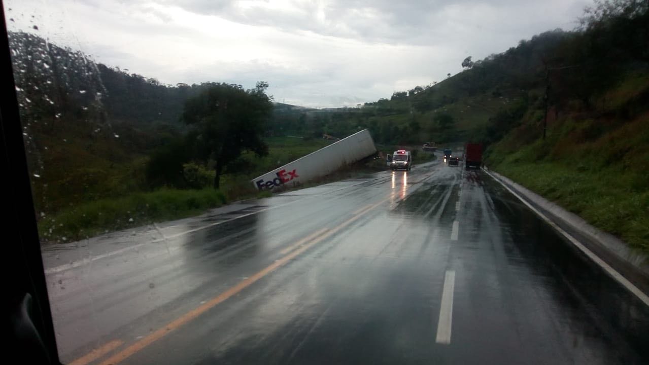 Chuva causa acidentes na BR-381, próximo a Nova Era