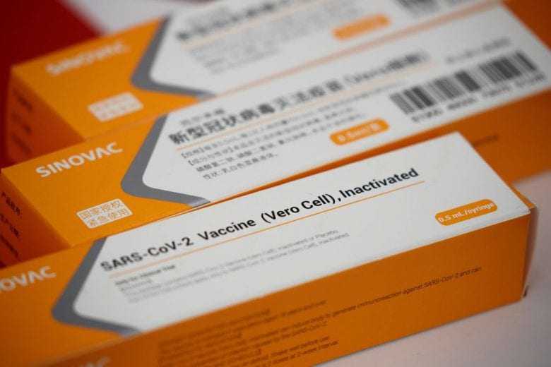 Anvisa interrompe estudos da Coronavac após “evento adverso grave”