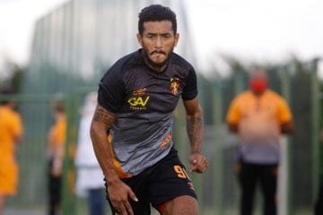 Técnico Jair Ventura justifica ausência de quarteto do banco de reservas do Sport