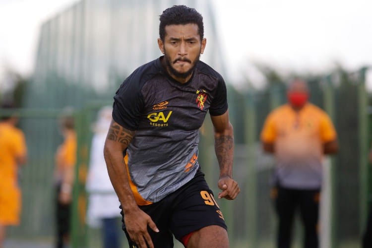 Técnico Jair Ventura justifica ausência de quarteto do banco de reservas do Sport