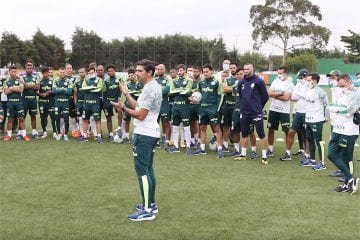 Abel Ferreira conversa com elenco e comanda primeiro treino no Palmeiras