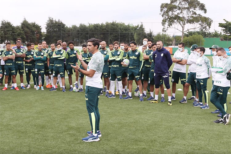 Abel Ferreira conversa com elenco e comanda primeiro treino no Palmeiras