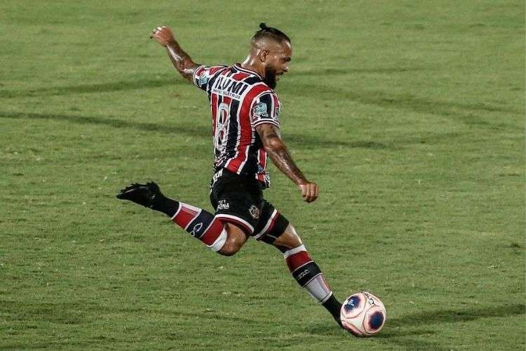 Sem retornos garantidos, Santa Cruz espera exames para ter Paulinho contra o Vila Nova