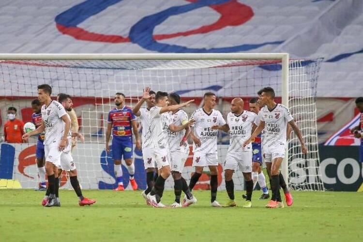 Com novidades, Fortaleza enfrenta Athletico-PR para encostar no G6