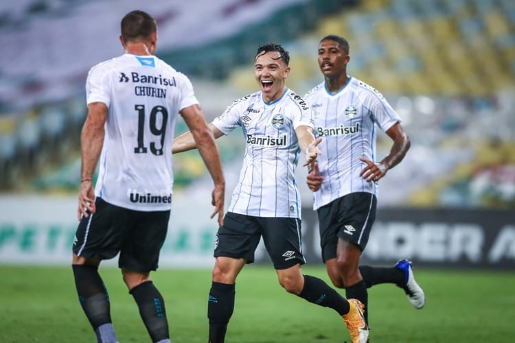 No Maracanã, Grêmio derrota Fluminense e entra na briga pelas primeiras posições