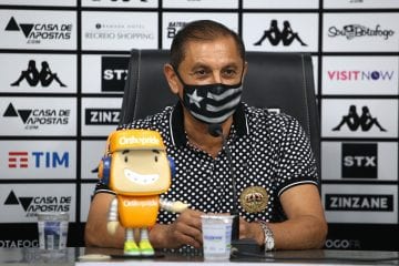 Técnico argentino Ramón Díaz chega ao Botafogo com discurso otimista