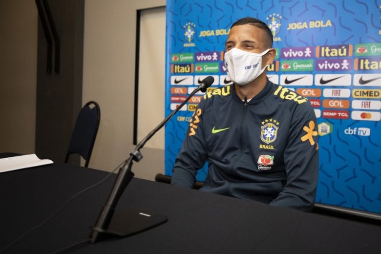 Arana, do Atlético, celebra reencontro com Tite na Seleção Brasileira