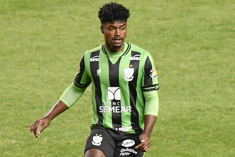 Eduardo Bauermann se recupera de lesão e comemora volta aos treinos no América